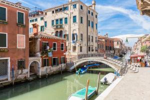 Ca Tintoretto Canal View