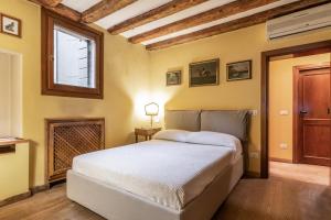 La Tana Cozy Apartment in Campo San Maurizio