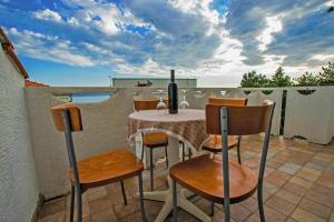 Apartments Roda Starigrad Paklenica - CDN05025-DYB