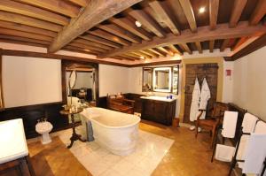 Hotels Chateau de Bagnols : photos des chambres