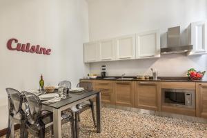Ca del Monastero 4 Collection Apartment up to 8 Guests with Lift