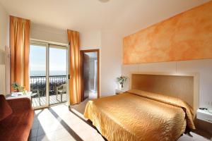 Deluxe Double or Twin Room with Sea View room in Hotel Nettuno