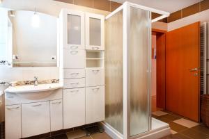 Orchid room for 2, Skylight room for 2