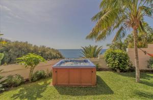 Villa in protected space in front of the sea