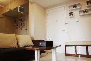 Fabulous 1BR Apartment Parahyangan Residence By Travelio