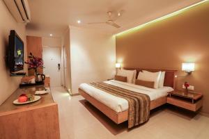 Hotel Suncity Apollo - Gateway Of India