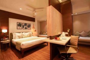 Hotel Suncity Apollo - Gateway Of India
