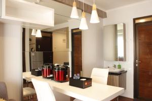 Gorgeous 2BR Apartment at Gateway Pasteur near Exit Toll By Travelio
