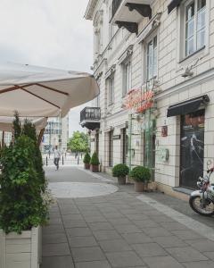 Mokotowska 67 Prywatne mieszkanie z balkonem w Centrum miasta i w pobliżu Ambasady USA Samodzielne Zameldowanie! Self Check-in System!