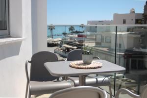 Phaedrus Living: Seaside Luxury Flat Lighthouse 67