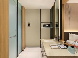 Deluxe Room King Lake View
