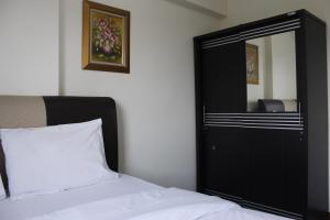 Minimalist 2BR Apartment at Gateway Ahmad Yani Cicadas By Travelio