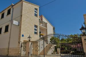 Anita Apartments