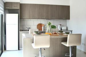 Phaedrus Living: Seaside Luxury Flat Natalia House 102