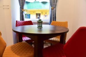 FLH - Best Location for Good Vibes - City Center