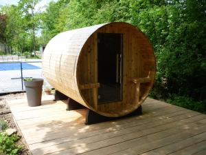 Maisons de vacances Hexagonal Tower for 2 with shared pool : photos des chambres