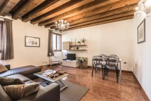 Ca Del Monastero 3 Collection Apartment for 4 Guests with Lift