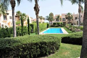 Townhouse overlooking the pool