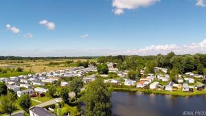 Campings Camping La Garenne De Moncourt : Bungalow Familial