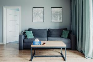 Silk Apartment Netflix Parking