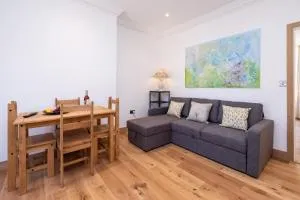 Birch - Three Tuns Apartments - Pettistree, Wickham Market - by Aldeburgh Coastal Cottages - Charsfield