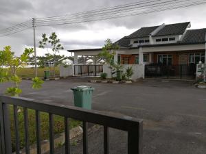 Address No 915, Lorong Uni Central 13, Taman Uni Central, Kuching Samarahan Expressway