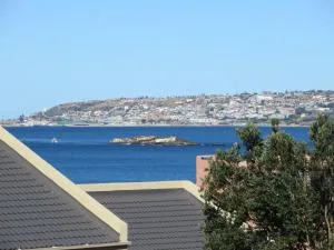 Bob Bouwer Sea View Apartment - Bayview