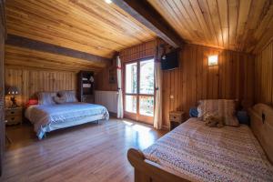 B&B / Chambres d'hotes B&B Chalet La Providence : Chambre Familiale Standard