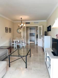 Banus Center Parking&Pool