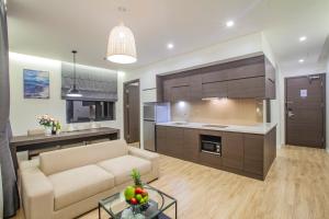 Deluxe giường King Hướng phố (Deluxe King City View)
