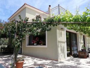 Anio Residence - Rustic Modern with Sea and Mountain View Terrace Kefalloniá Greece