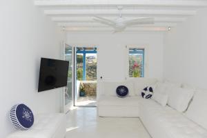 Luxury White Maisonette Myconos Greece