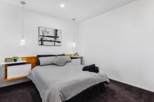 BENGALEE EXECUTIVE TOWNHOUSE- MODERN & STYLISH