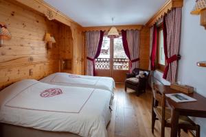 Hotels Chalet-Hotel Neige et Roc, The Originals Relais (Hotel-Chalet de Tradition) : Studio avec Chambres Communicantes (4 Adultes) 