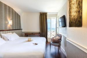 Hotels Hotel Le Beaufort : Chambre Double / Triple - Vue sur la Mer