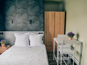 Hotels Hotel Luxia : Chambre Double avec Salle de Bains Privative