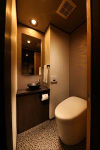 Kanade Kyoto-Hachijoguchi