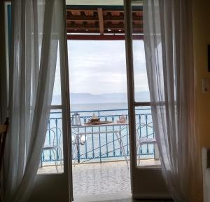 Spacious Seaside Apartment on the Wave Achaia Greece