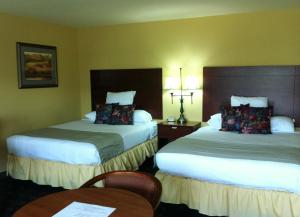 Queen Room with Two Queen Beds room in Southern Inn and Suites Yorktown