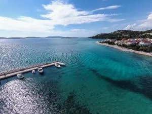 Relaxing whole top floor apartment by the sea - Žaborić