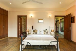 Hostie - 4BHK Apartment with lift near Greater Kailash, South Delhi