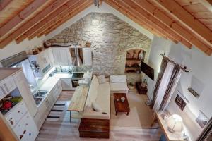 Luminous 2BD stone Apt in the alleys of Corfu town