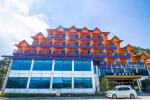 Hyundai Elliot Hotel and Resort