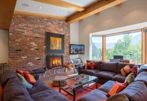 Five-Bedroom Apartment room in Mill Creek Court Penthouse