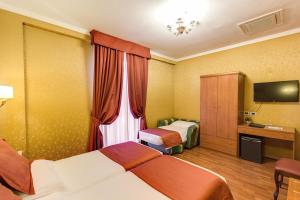 Triple Room room in Hotel Impero