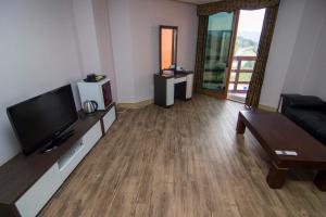 Hyundai Elliot Hotel and Resort