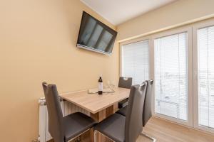 Two-Bedroom Apartment with Terrace and Sea View room in Apartments and rooms with a swimming pool Sukosan Zadar - 5906