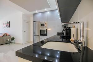 Playa Elisa Costa 819 - Pool view 400m from Mil Palmeras beach