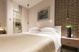 Special Offer - Executive Suite with Terrace and Free One Way Airport Transfer room in Envoy Hotel
