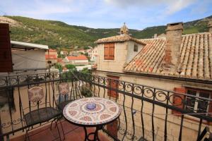 One-Bedroom Apartment with Balcony room in Apartments by the sea Komiza Vis - 3035